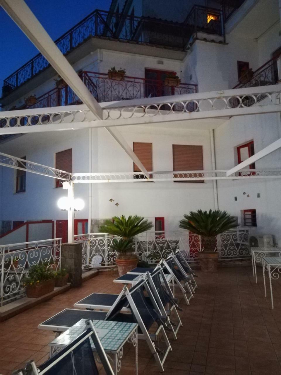 Hotel Dania Sorrento Exterior photo